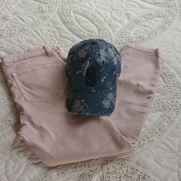 Rare Women's Seattle Mariners Floral Baseball Hat - Picture 3 of 9